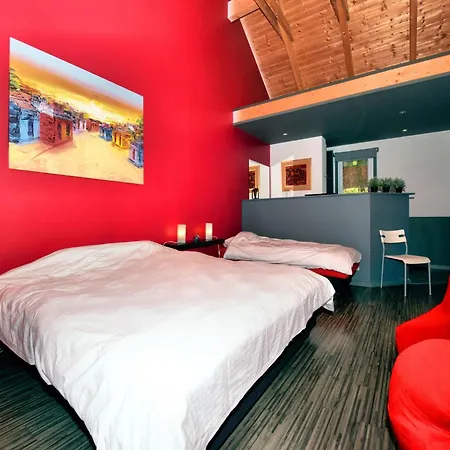 With Heated Outdoor Pool And Sauna, Cleaning Included * Freineux