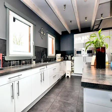 Villa With Heated Outdoor Pool And Sauna, Cleaning Included *